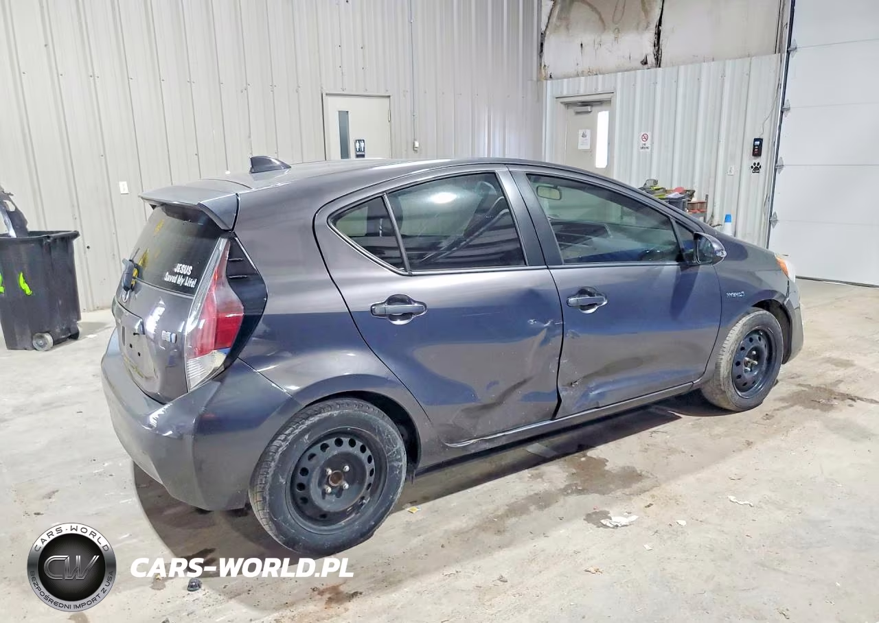 2015 Toyota Prius C Two VIN:JTDKDTB3XF1580821 - 3