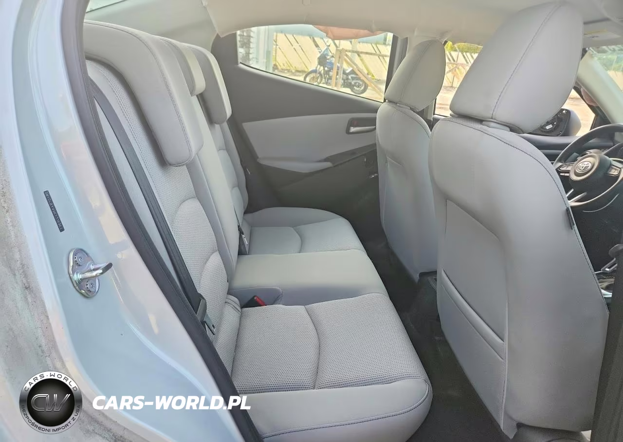 2019 Toyota Yaris Le VIN:3MYDLBYV9KY518963 - 10