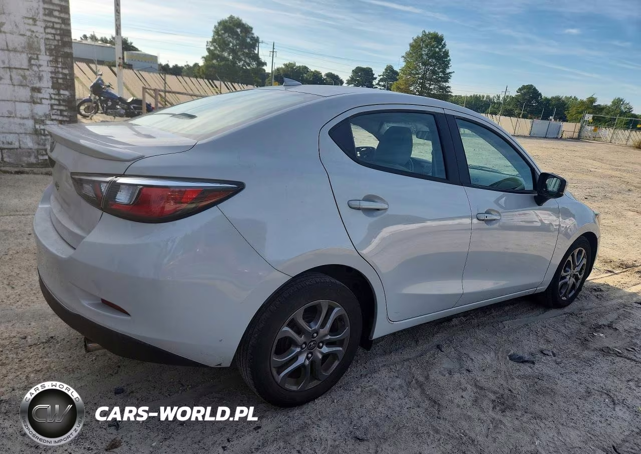 2019 Toyota Yaris Le VIN:3MYDLBYV9KY518963 - 3