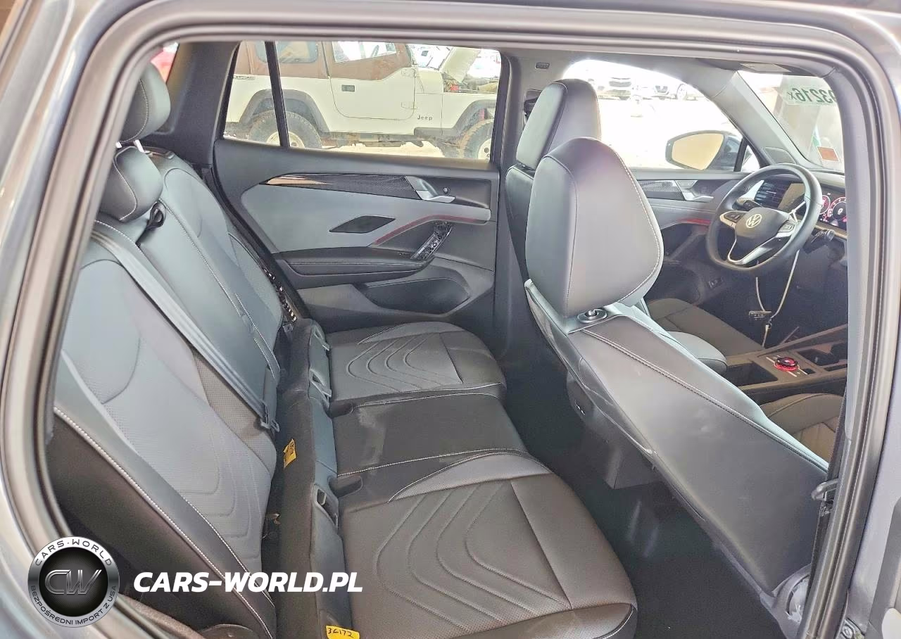 2026 Volkswagen Tiguan Se R-Line Black VIN:3VVHR7RM9TM023996 - 11