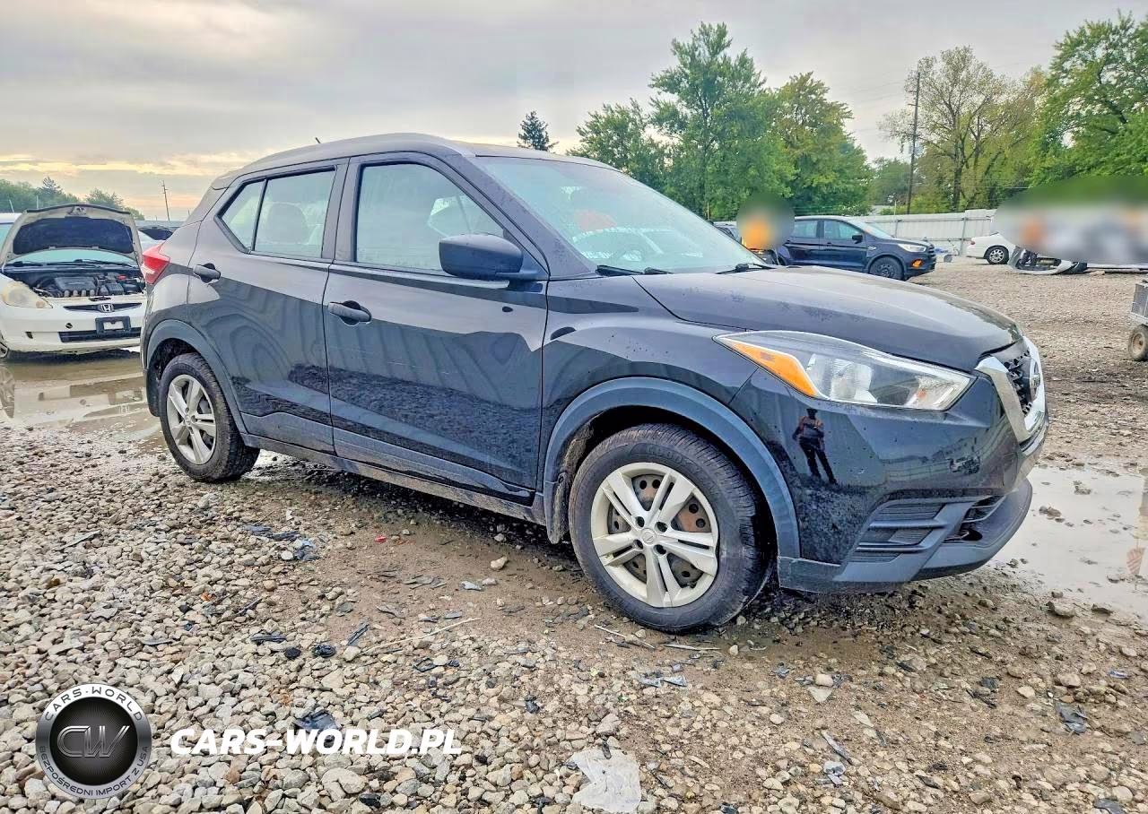 2019 Nissan Kicks S VIN:3N1CP5CU0KL534628 - 4