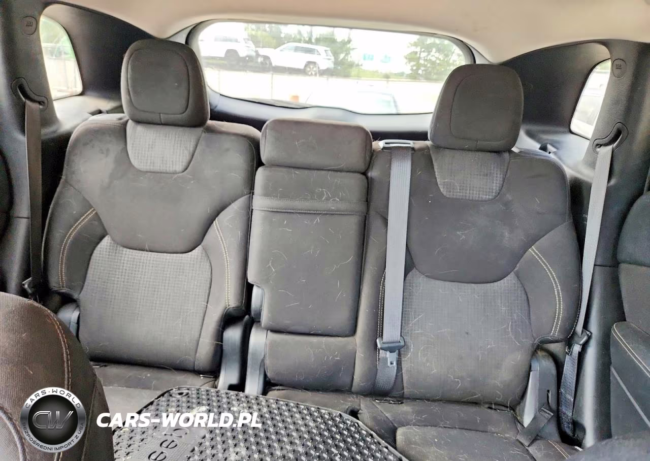 2017 Jeep Cherokee Latitude VIN:1C4PJMCS2HW600639 - 10