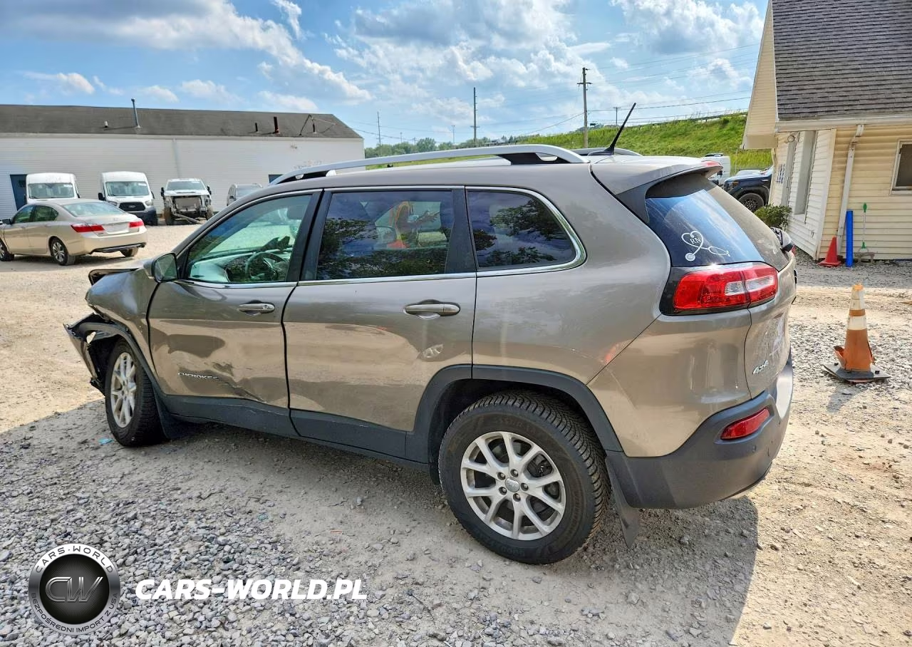 2017 Jeep Cherokee Latitude VIN:1C4PJMCS2HW600639 - 2