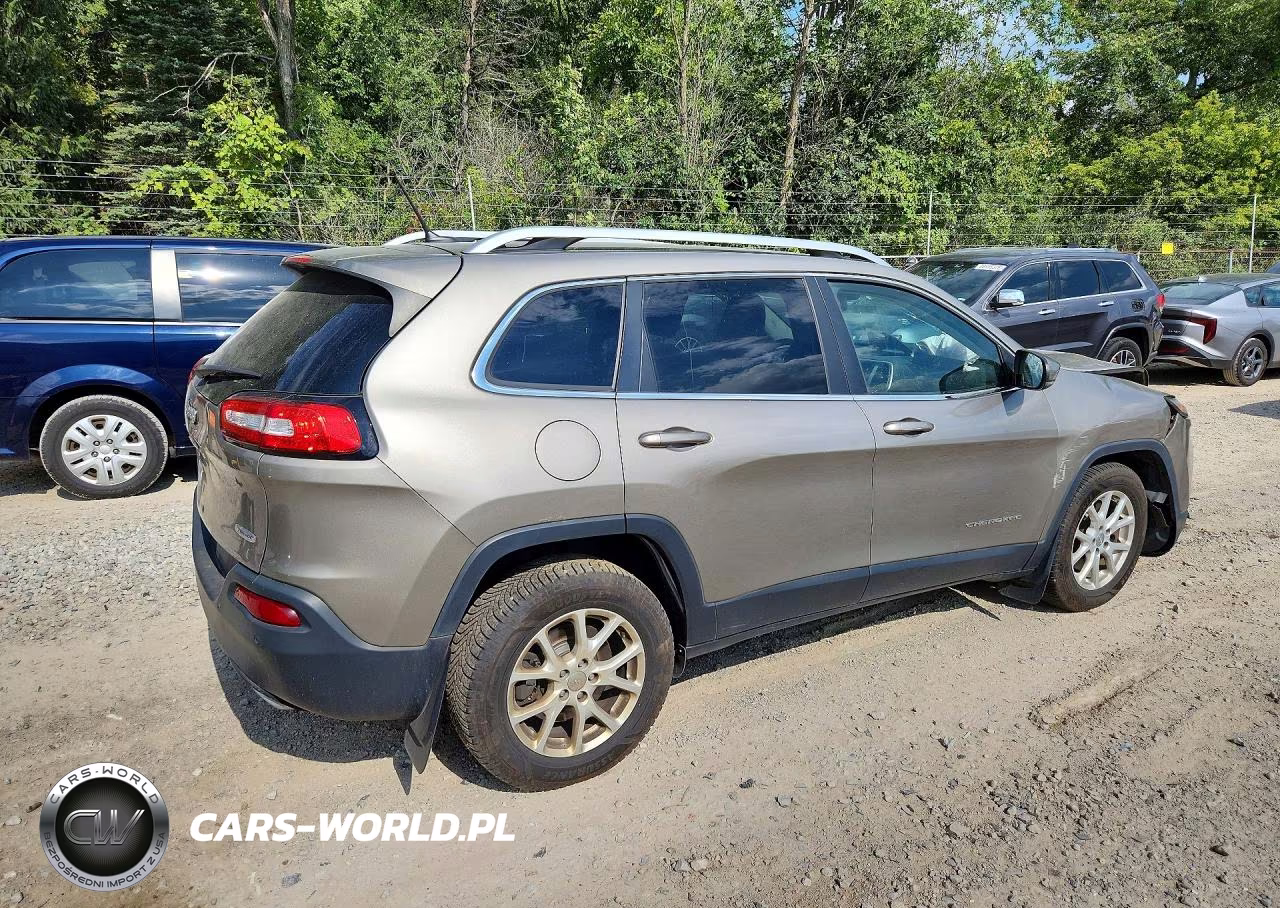 2017 Jeep Cherokee Latitude VIN:1C4PJMCS2HW600639 - 3