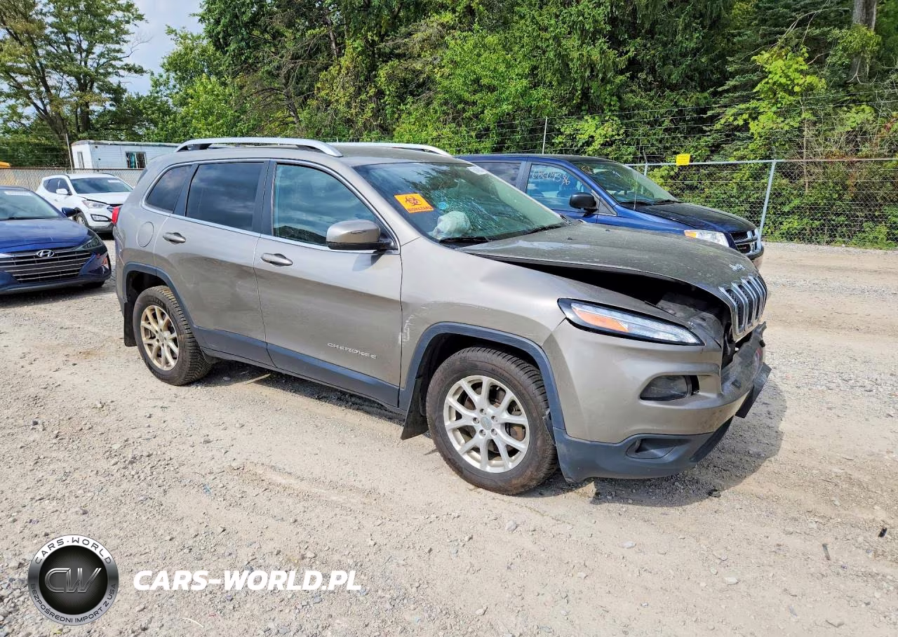 2017 Jeep Cherokee Latitude VIN:1C4PJMCS2HW600639 - 4