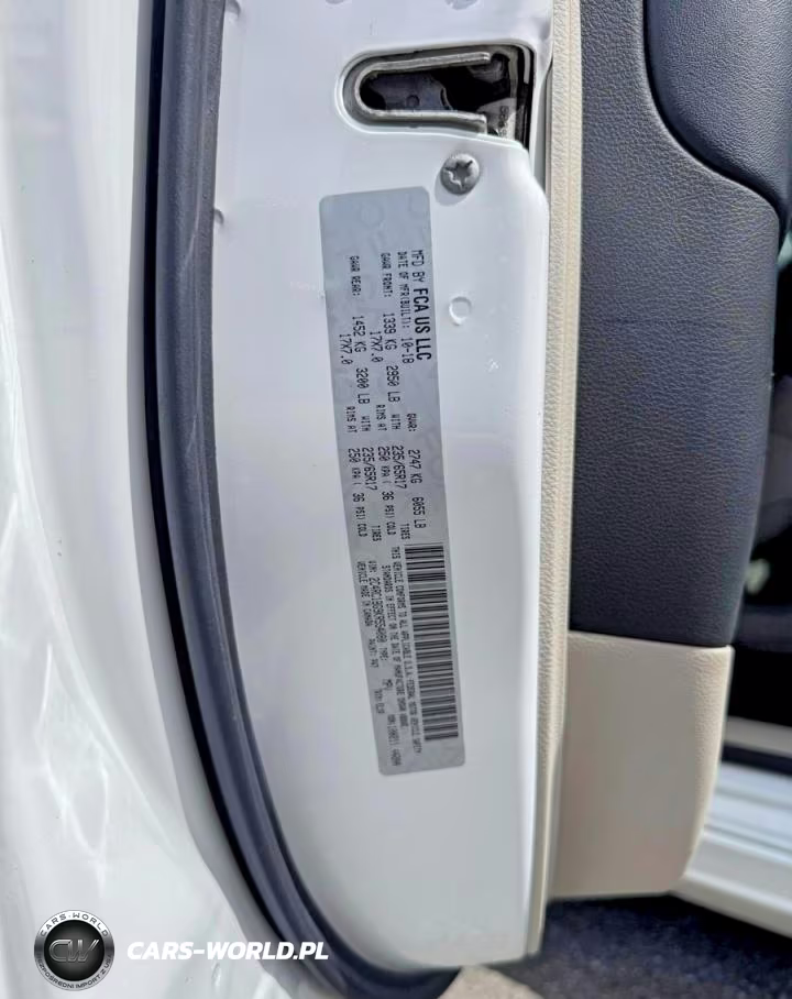 2019 Chrysler Pacifica Touring L VIN:2C4RC1BG9KR554080 - 10