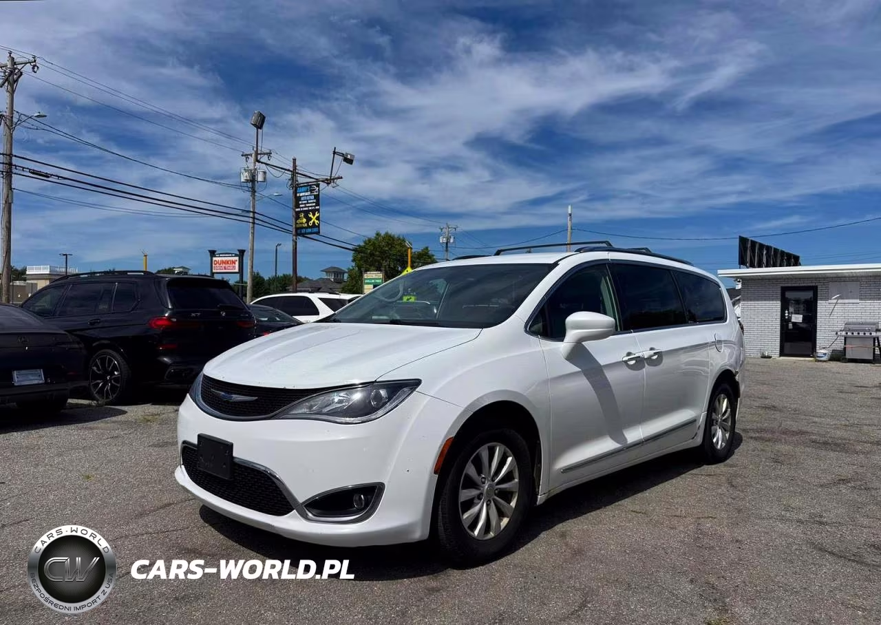 2019 Chrysler Pacifica Touring L VIN:2C4RC1BG9KR554080 - 2