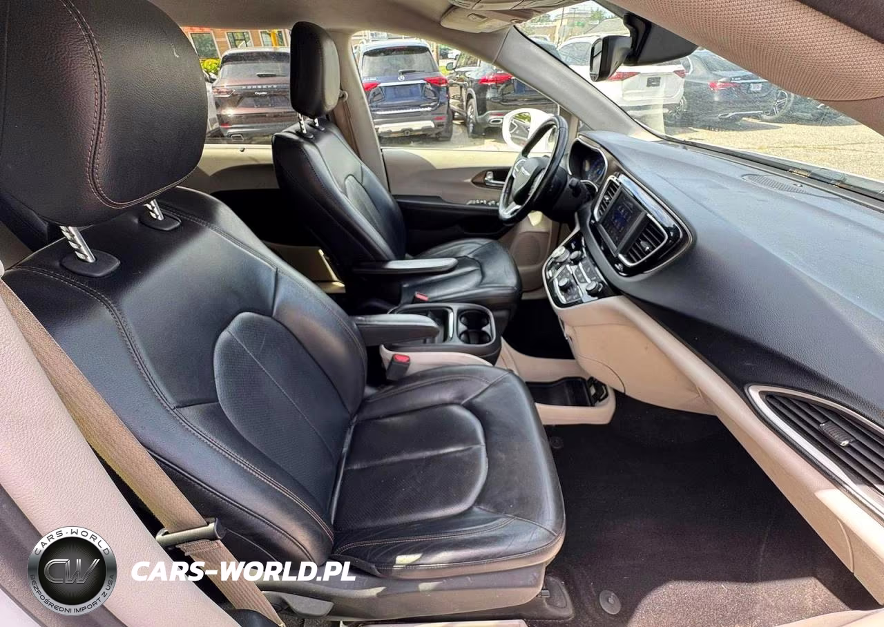 2019 Chrysler Pacifica Touring L VIN:2C4RC1BG9KR554080 - 5