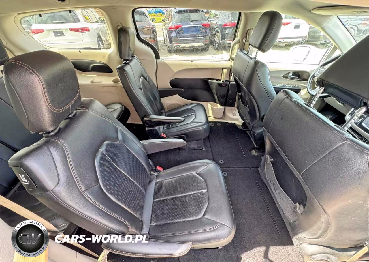 2019 Chrysler Pacifica Touring L VIN:2C4RC1BG9KR554080 - 6