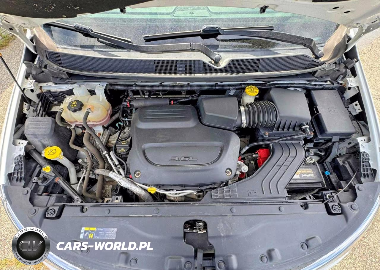2019 Chrysler Pacifica Touring L VIN:2C4RC1BG9KR554080 - 7