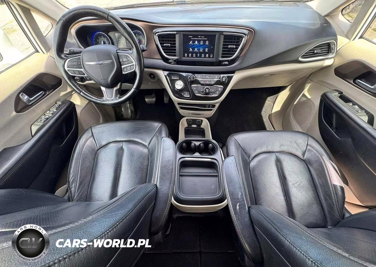 2019 Chrysler Pacifica Touring L VIN:2C4RC1BG9KR554080 - 9