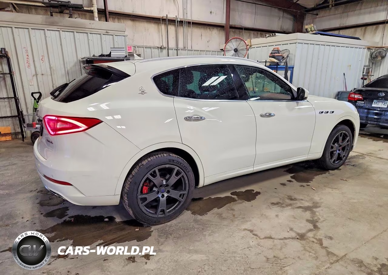 2017 Maserati Levante Luxury VIN:ZN661XUL3HX264285 - 3