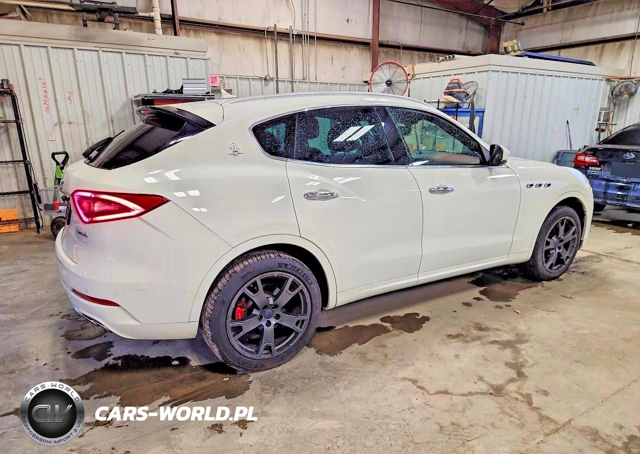 2017 Maserati Levante Luxury VIN:ZN661XUL3HX264285 - 4