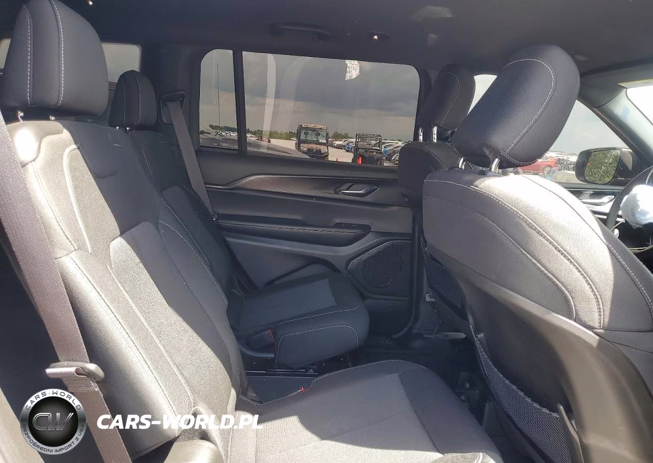 2025 Jeep Grand Cherokee L Laredo VIN:1C4RJJAG0S8721400 - 11