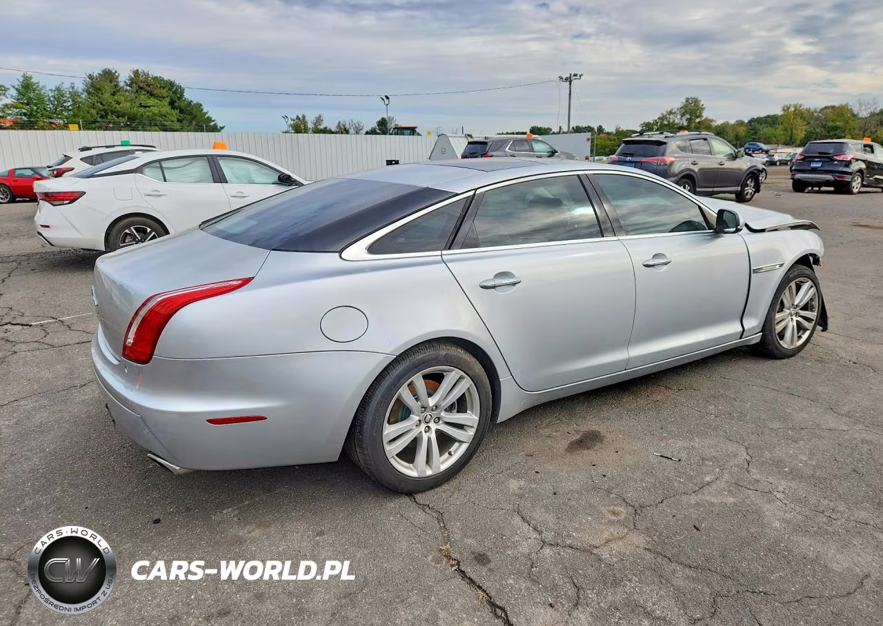 2011 Jaguar Xjl VIN:SAJWA2GB7BLV20757 - 3