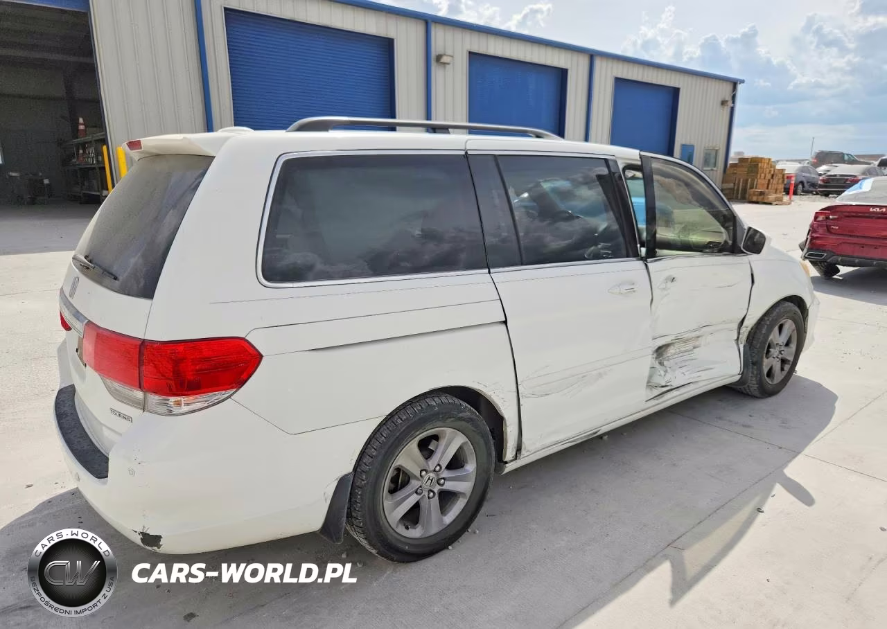 2010 Honda Odyssey Touring VIN:5FNRL3H92AB055183 - 3