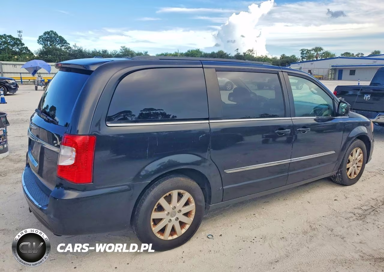 2016 Chrysler Town & Country Touring VIN:2C4RC1BG1GR228927 - 3