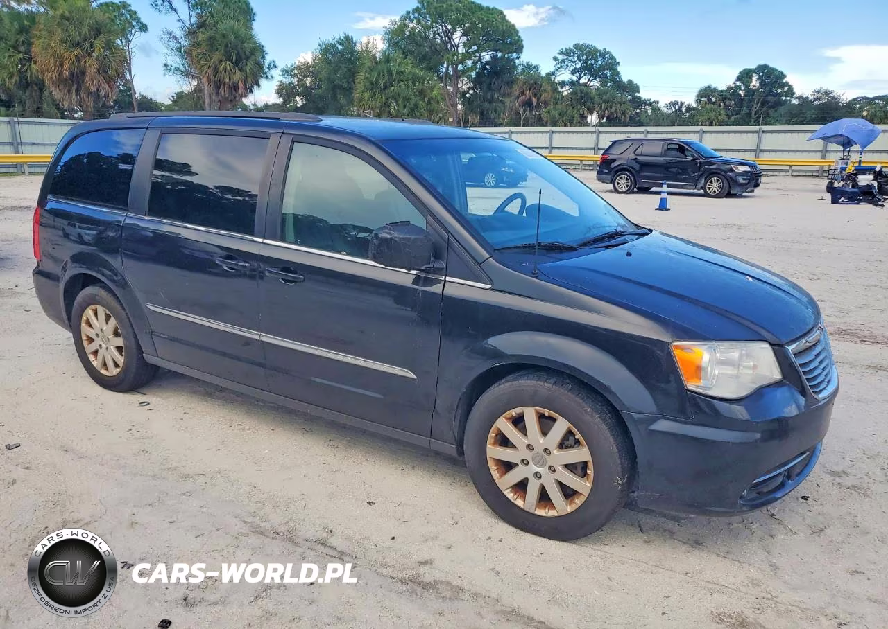 2016 Chrysler Town & Country Touring VIN:2C4RC1BG1GR228927 - 4