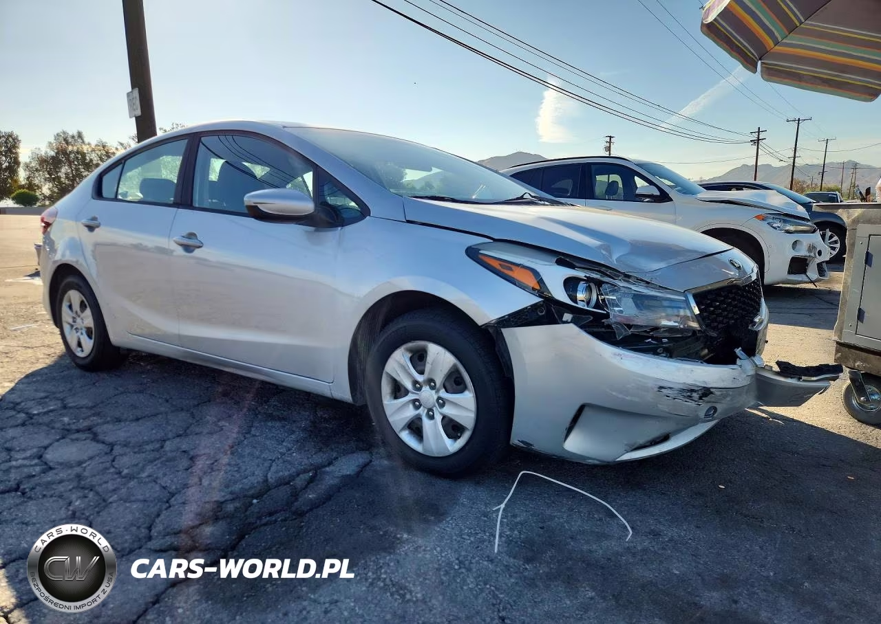 2018 Kia Forte Lx VIN:3KPFK4A76JE168970 - 4