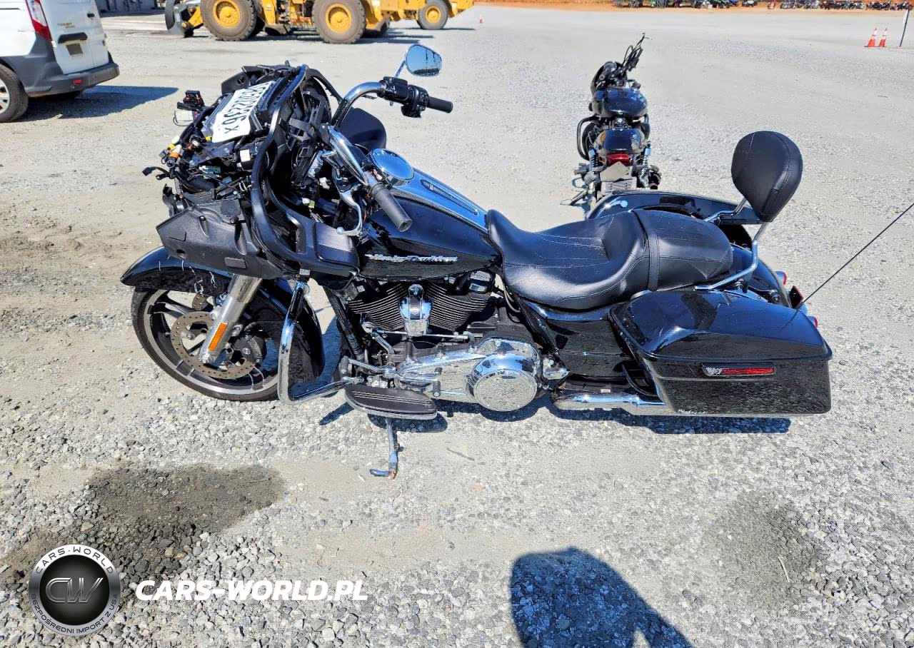 2017 Harley-Davidson Fltrx Road Glide VIN:1HD1KHC10HB650785 - 3