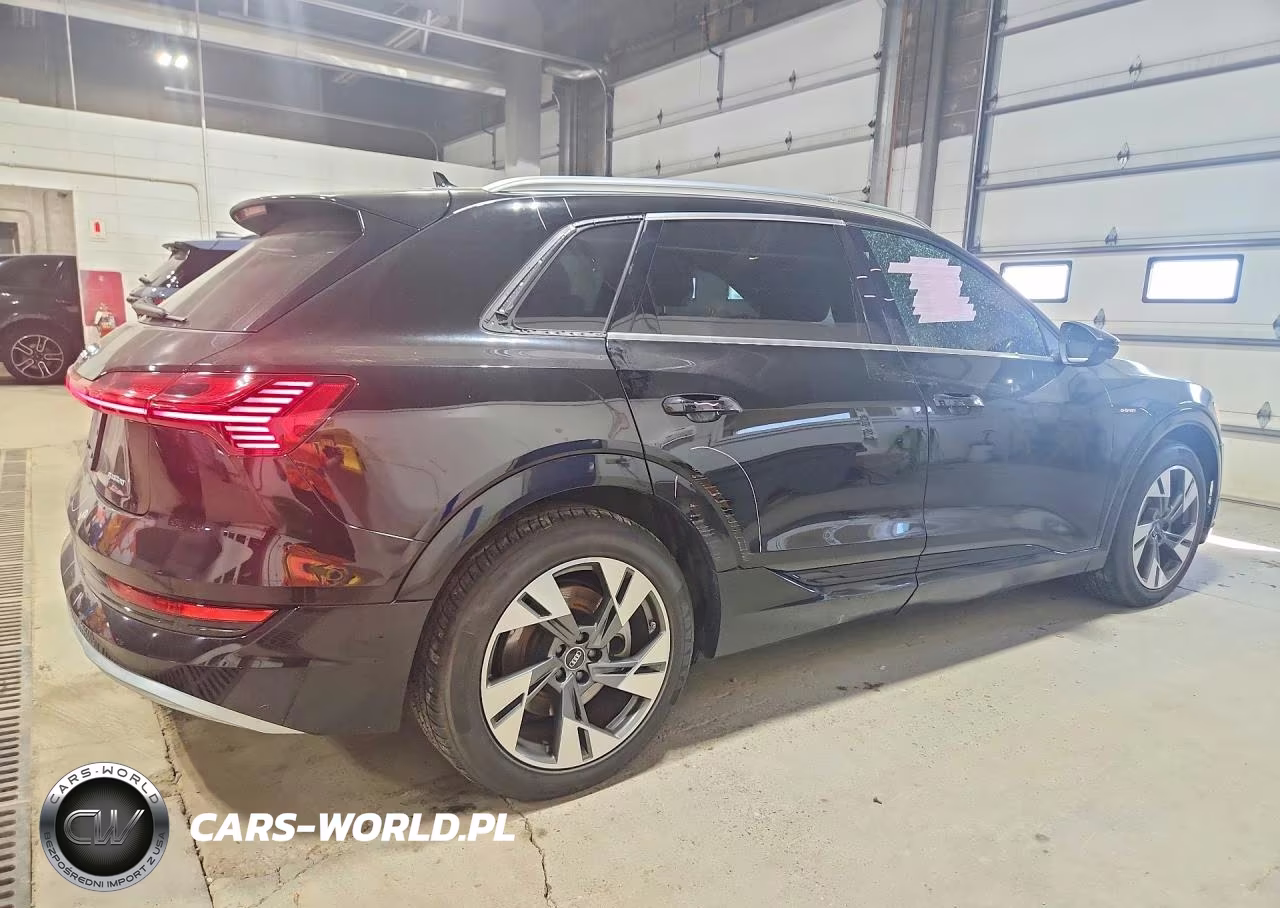 2022 Audi E-Tron Premium VIN:WA1AAAGE3NB005613 - 3
