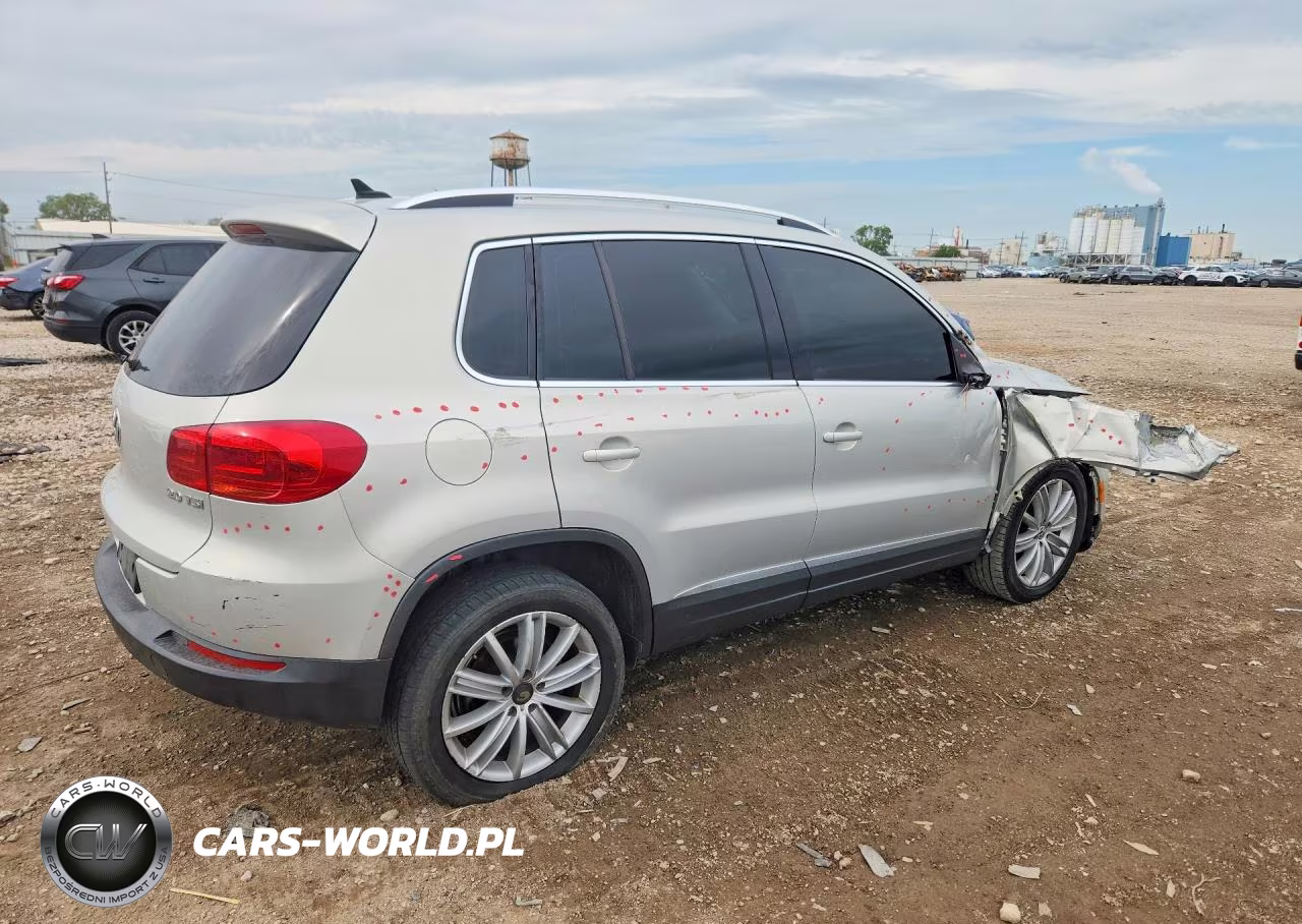 2012 Volkswagen Tiguan S VIN:WVGAV7AX4CW511217 - 3