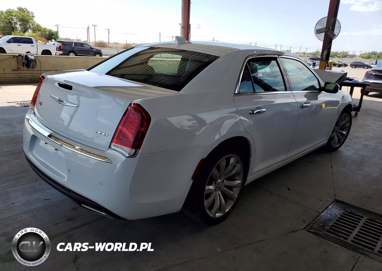2019 Chrysler 300 Limited VIN:2C3CCAEG6KH592748 - 3
