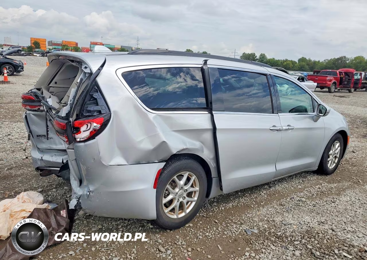 2022 Chrysler Pacifica Touring L VIN:2C4RC1BG4NR129581 - 3