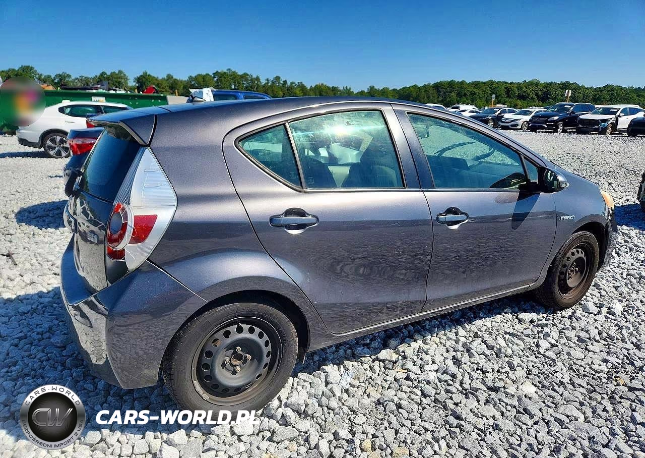 2014 Toyota Prius C Two VIN:JTDKDTB38E1574725 - 3