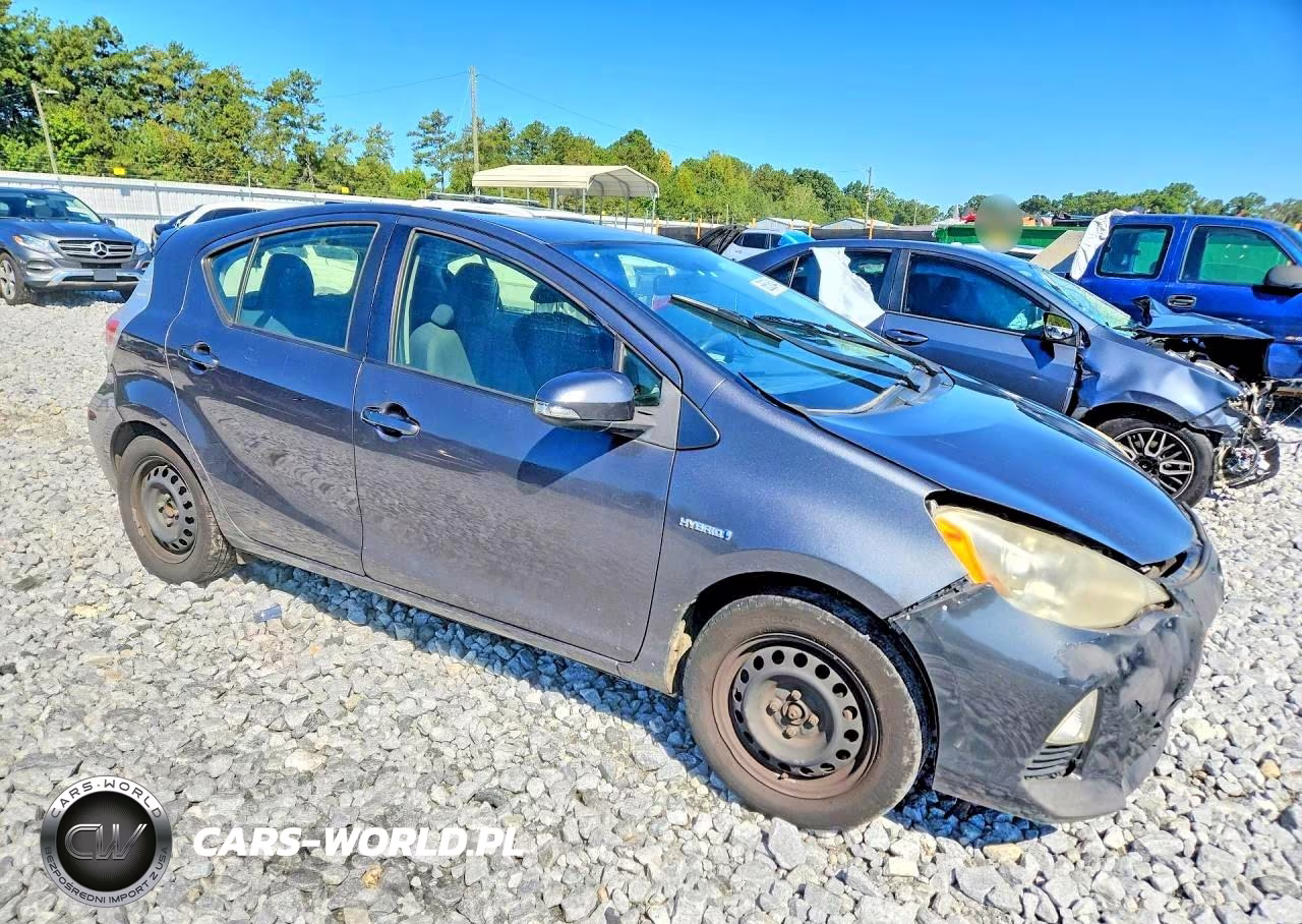 2014 Toyota Prius C Two VIN:JTDKDTB38E1574725 - 4