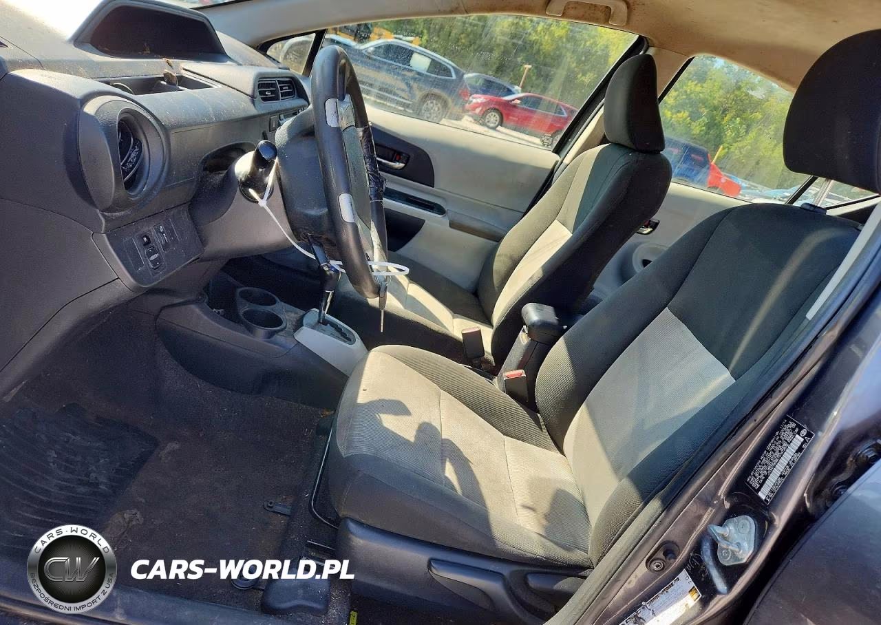 2014 Toyota Prius C Two VIN:JTDKDTB38E1574725 - 7