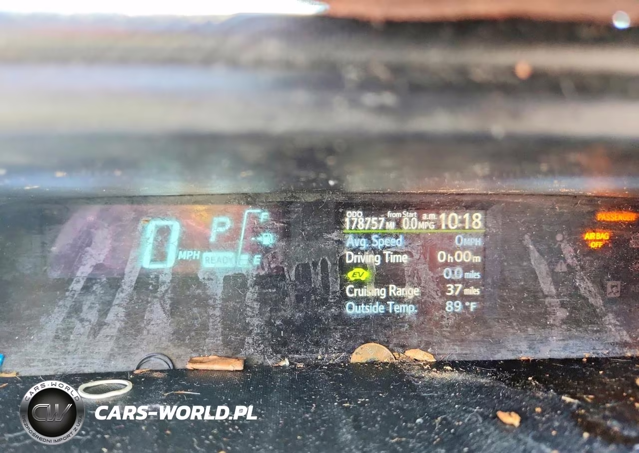 2014 Toyota Prius C Two VIN:JTDKDTB38E1574725 - 9