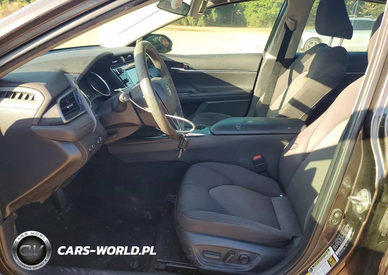 2019 Toyota Camry Le VIN:4T1B11HK2KU247187 - 7