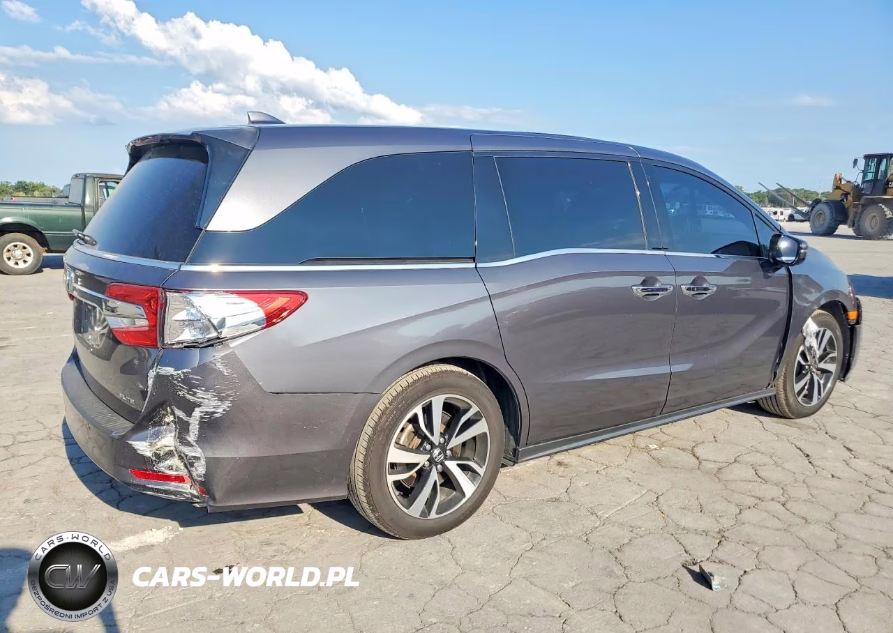 2018 Honda Odyssey Elite VIN:5FNRL6H98JB089548 - 3