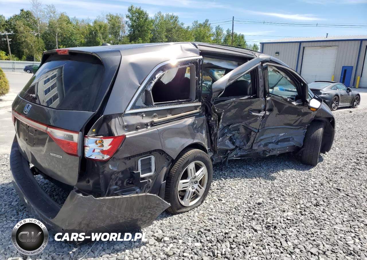 2013 Honda Odyssey Touring VIN:5FNRL5H99DB002139 - 3