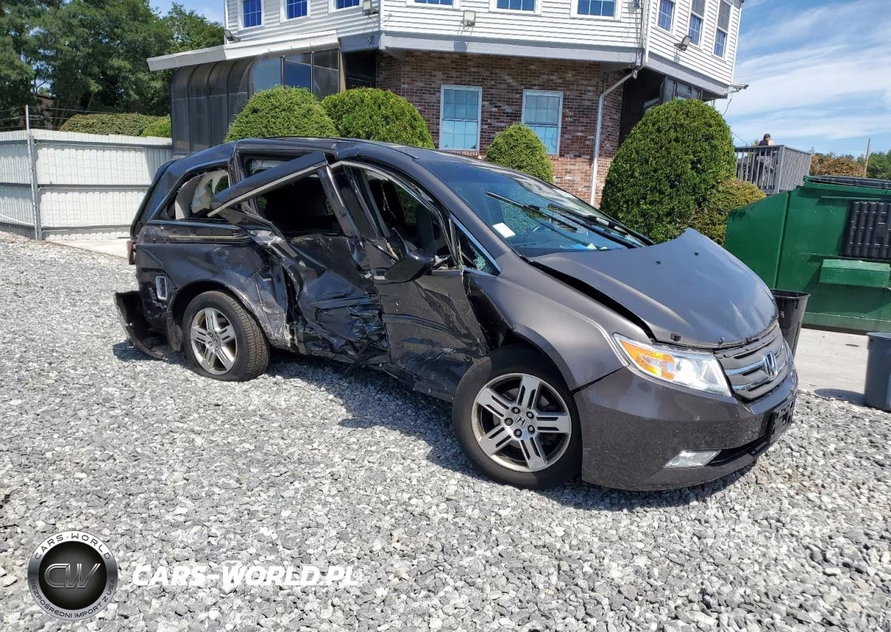 2013 Honda Odyssey Touring VIN:5FNRL5H99DB002139 - 4