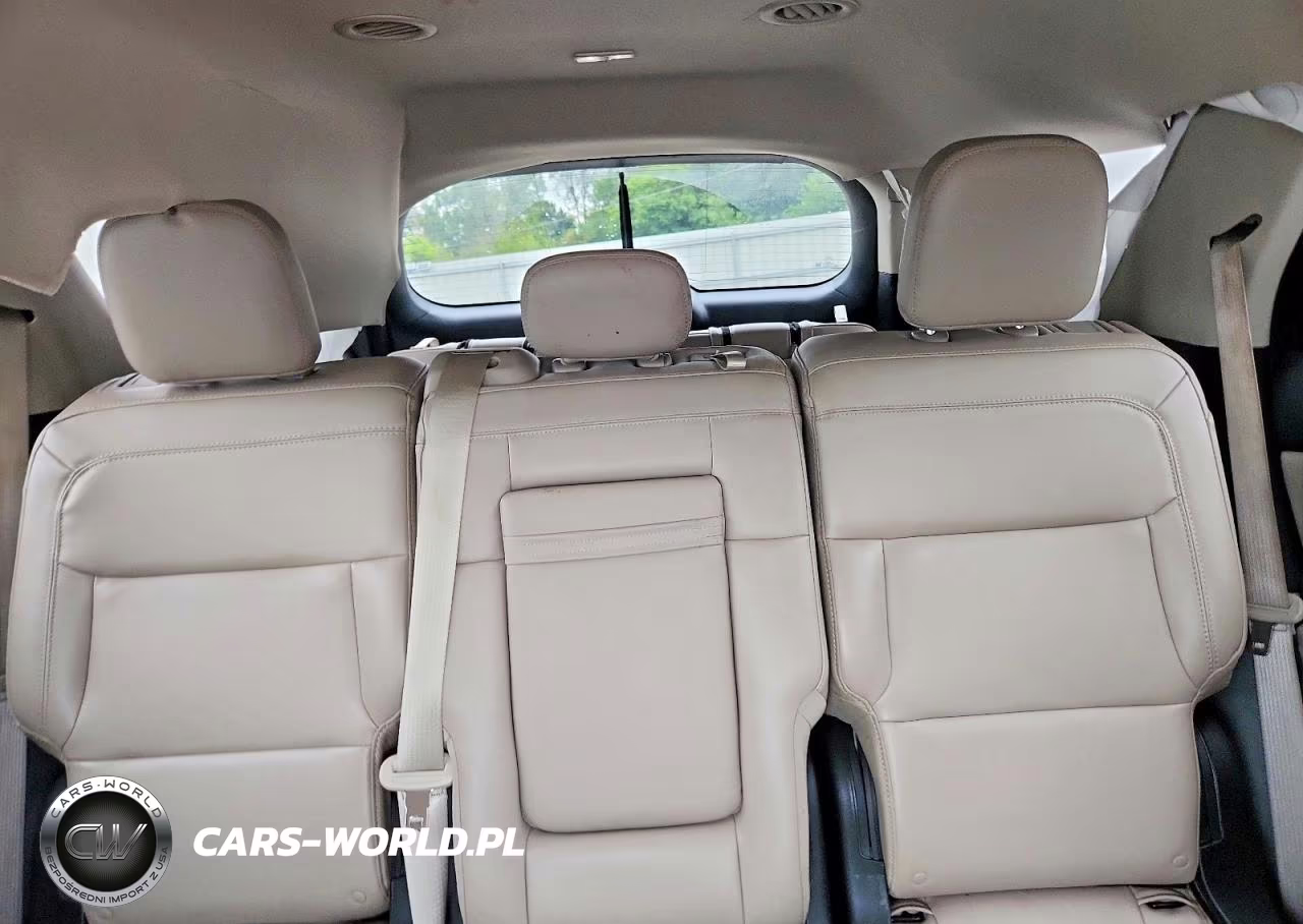 2023 Ford Explorer Xlt VIN:1FMSK8DH5PGA31596 - 10