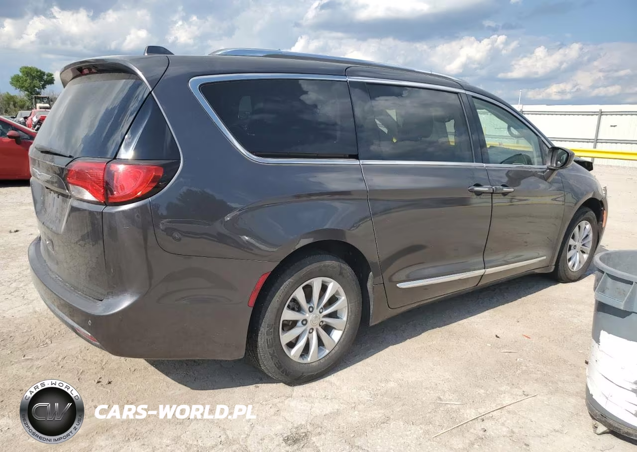 2018 Chrysler Pacifica Touring L VIN:2C4RC1BG6JR119595 - 3