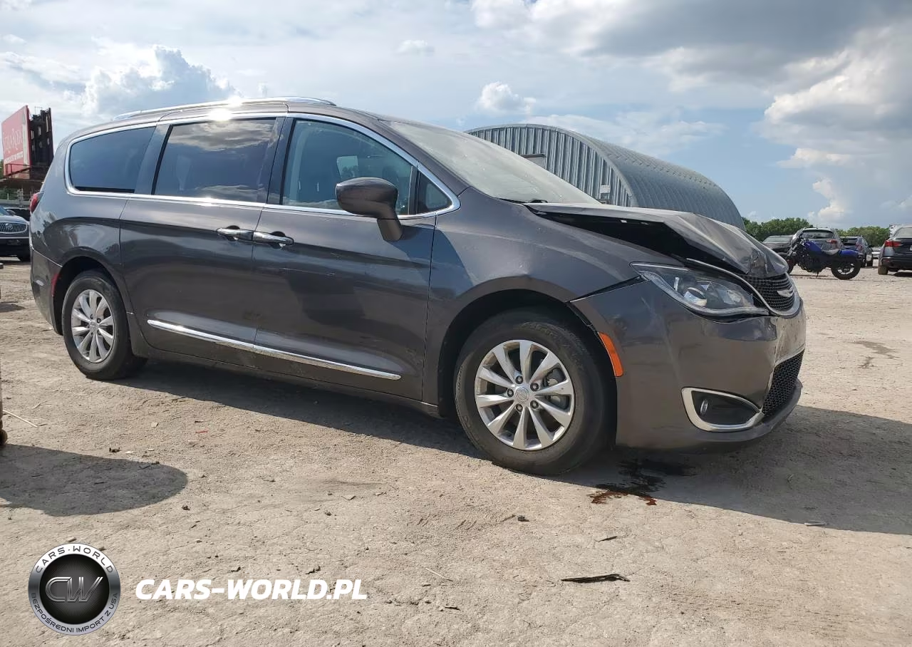 2018 Chrysler Pacifica Touring L VIN:2C4RC1BG6JR119595 - 4