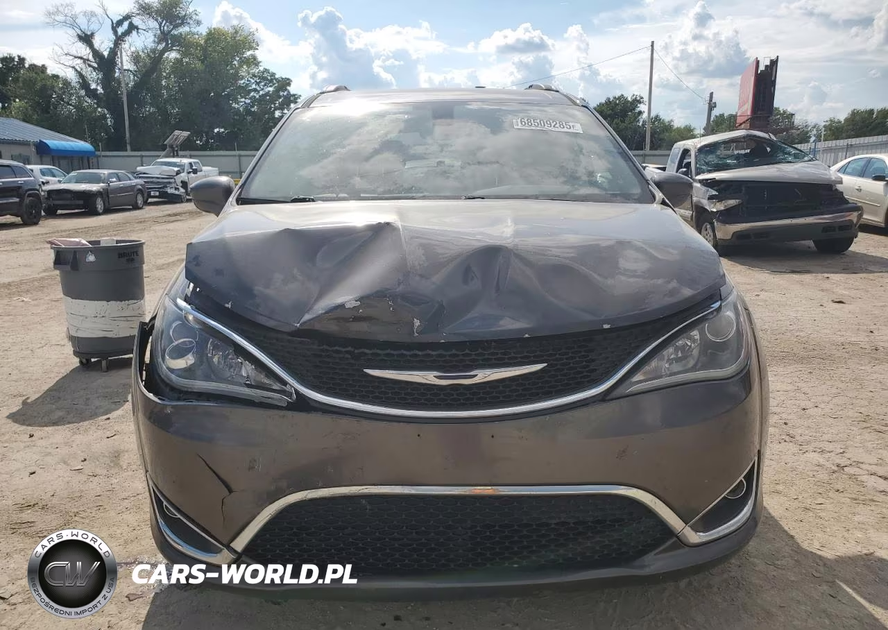 2018 Chrysler Pacifica Touring L VIN:2C4RC1BG6JR119595 - 5