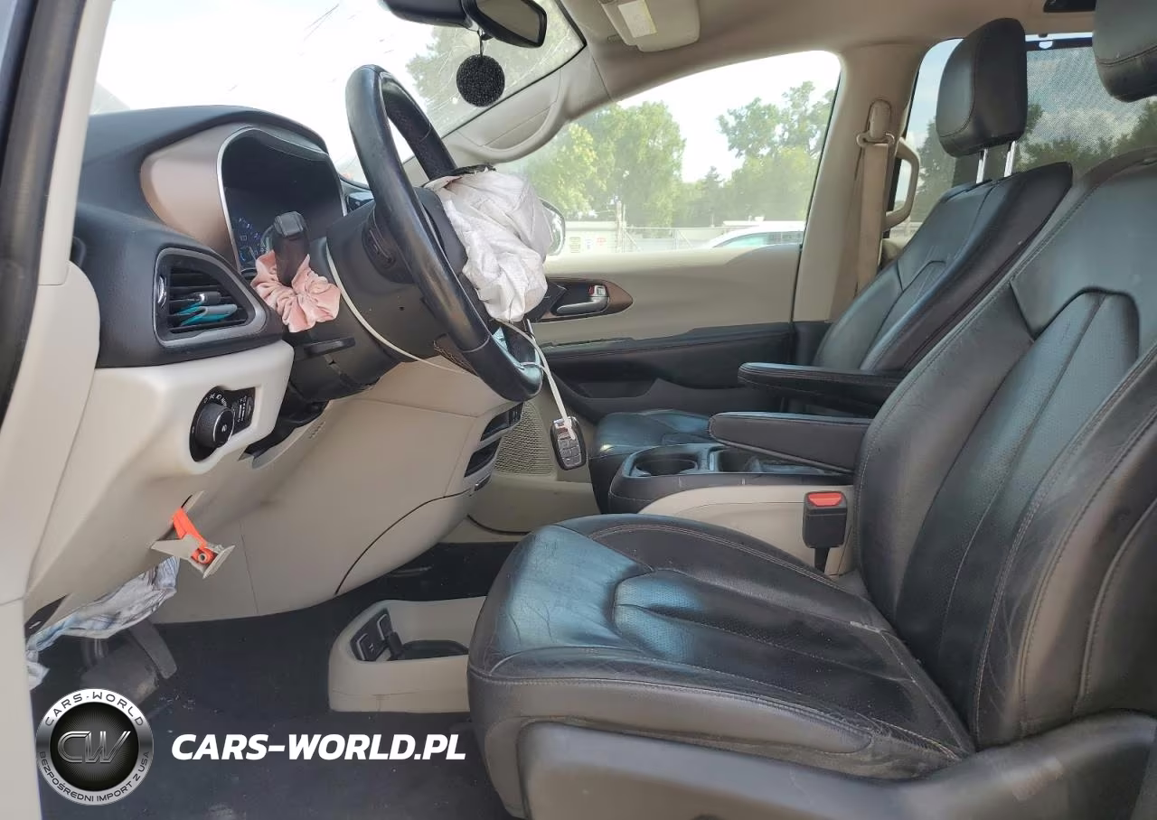 2018 Chrysler Pacifica Touring L VIN:2C4RC1BG6JR119595 - 7