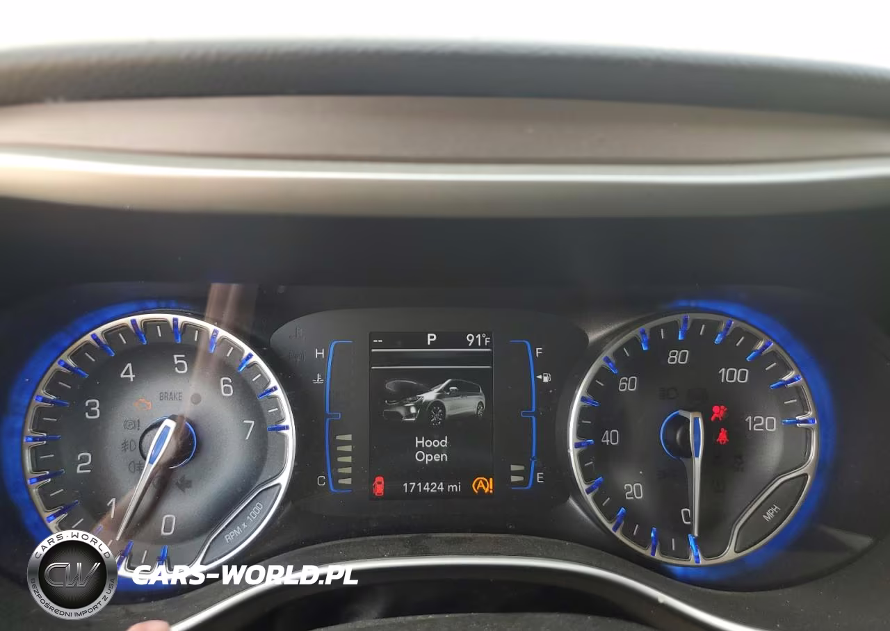 2018 Chrysler Pacifica Touring L VIN:2C4RC1BG6JR119595 - 9