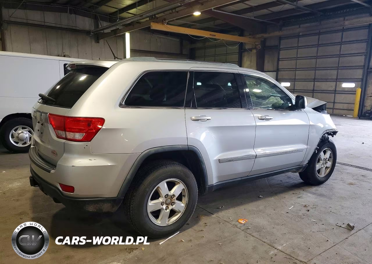 2011 Jeep Grand Cherokee Laredo VIN:1J4RR4GG0BC576643 - 3