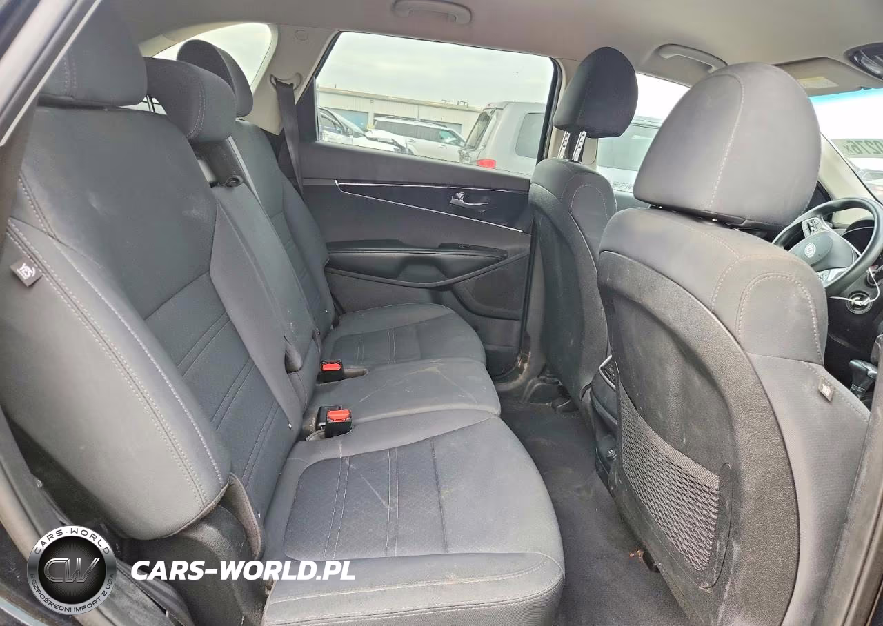 2019 Kia Sorento L VIN:5XYPG4A38KG533169 - 11