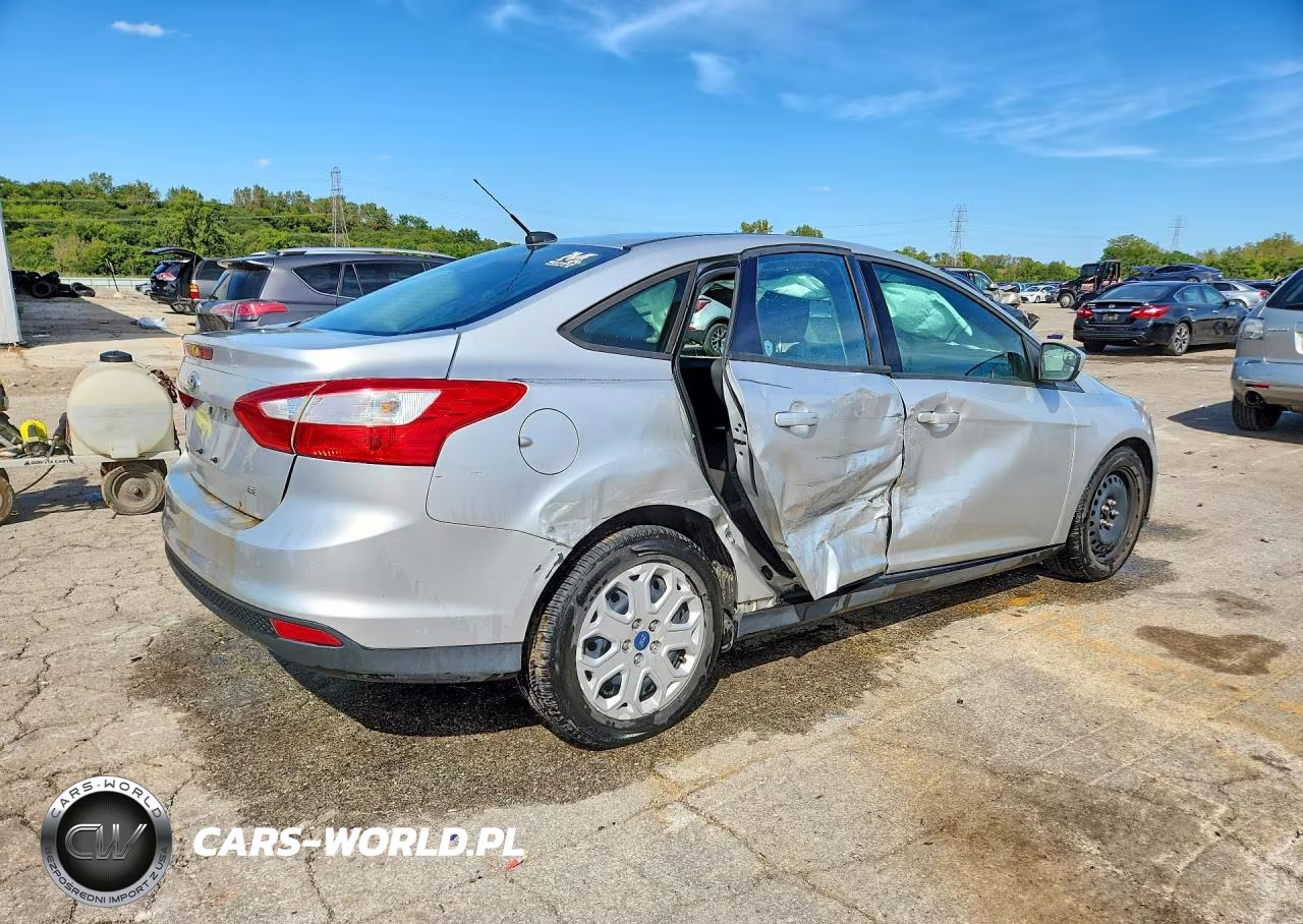 2012 Ford Focus Se VIN:1FAHP3F28CL335959 - 3