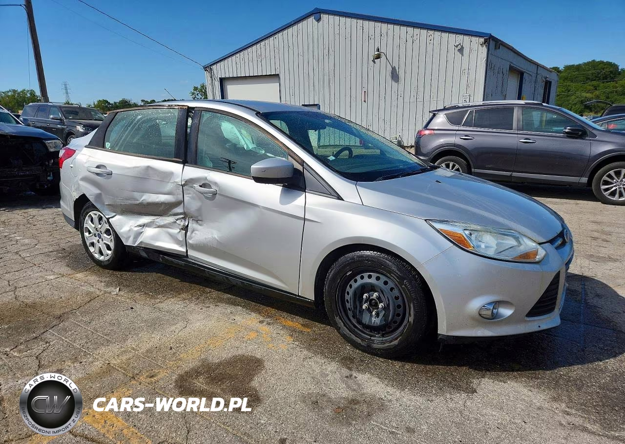 2012 Ford Focus Se VIN:1FAHP3F28CL335959 - 4