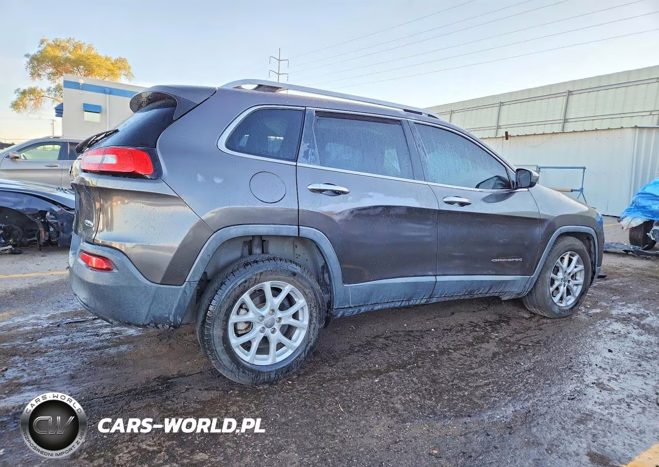 2015 Jeep Cherokee Latitude VIN:1C4PJLCB2FW694366 - 3