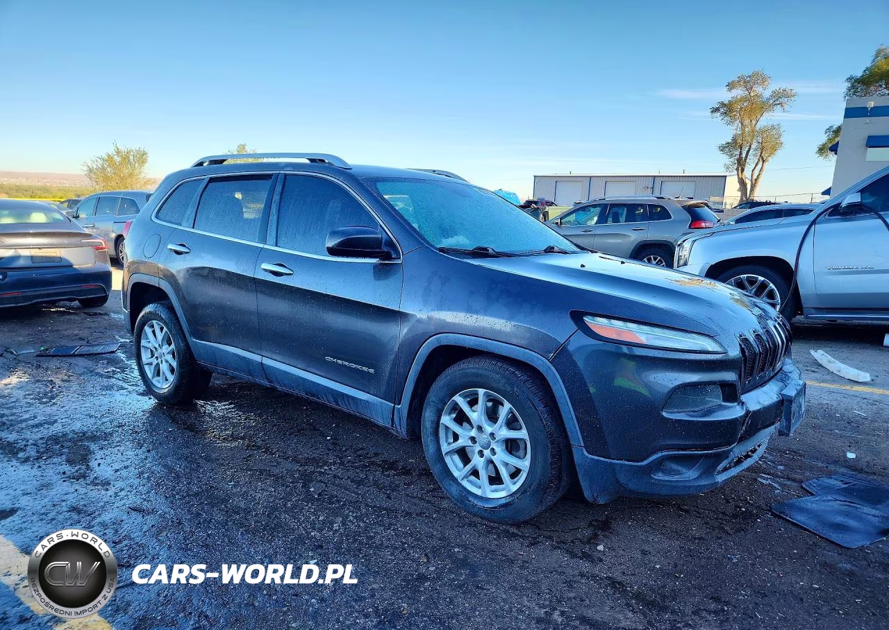 2015 Jeep Cherokee Latitude VIN:1C4PJLCB2FW694366 - 4
