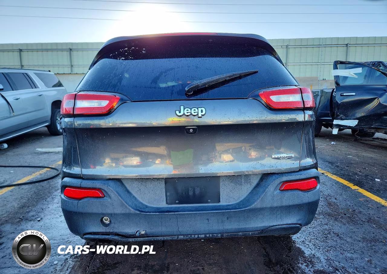 2015 Jeep Cherokee Latitude VIN:1C4PJLCB2FW694366 - 6