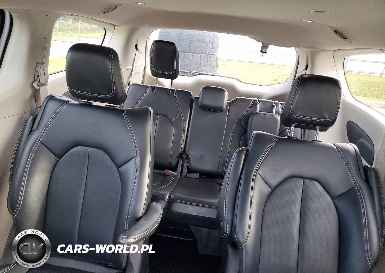2024 Chrysler Pacifica Hybrid Select VIN:2C4RC1S70RR153639 - 10